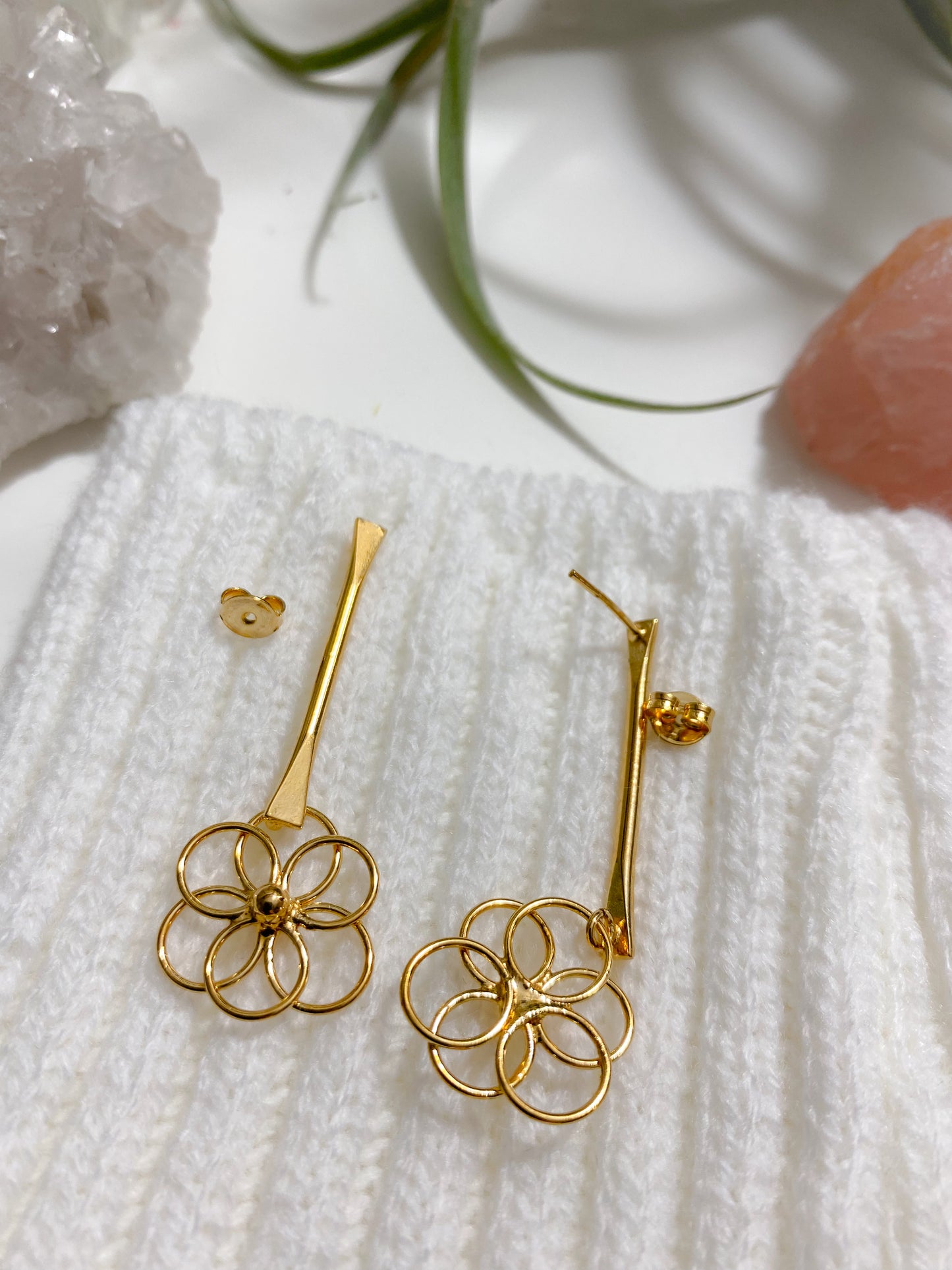 Dangling Bar Flower earrings