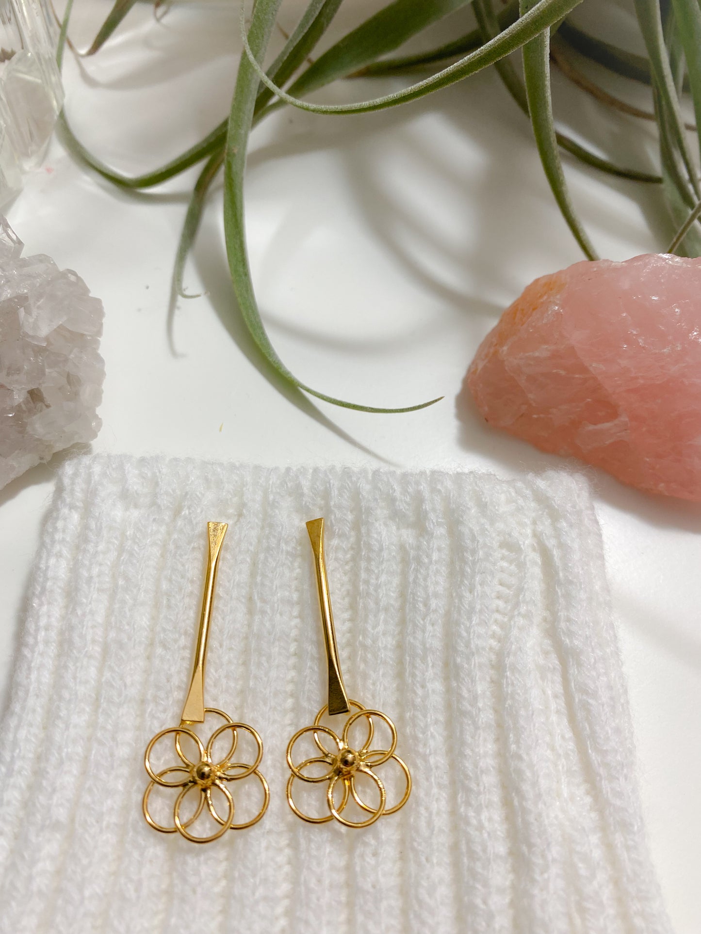 Dangling Bar Flower earrings